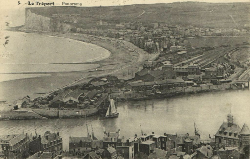 Carte postale ancienne Le Treport - Panorama au Tréport
