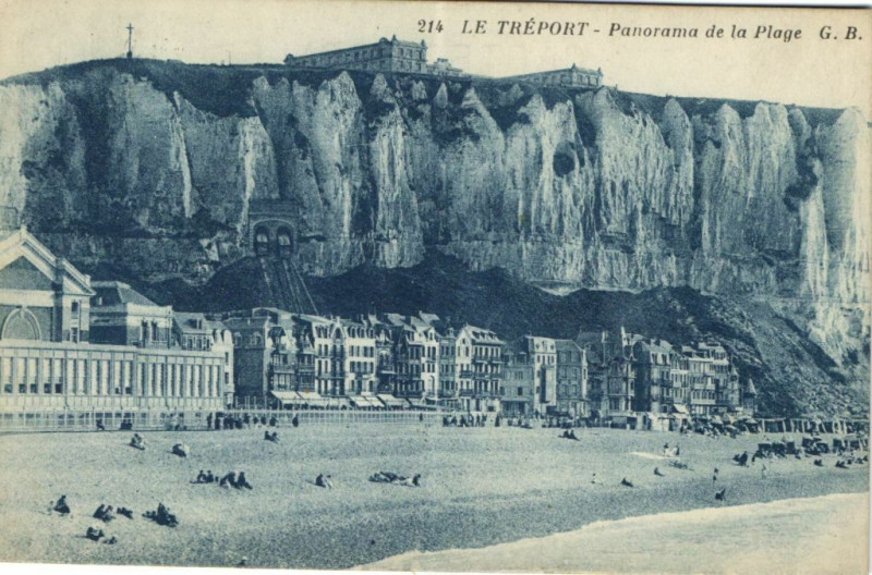 Carte postale ancienne Le Treport - Panorama de la Plage au Tréport