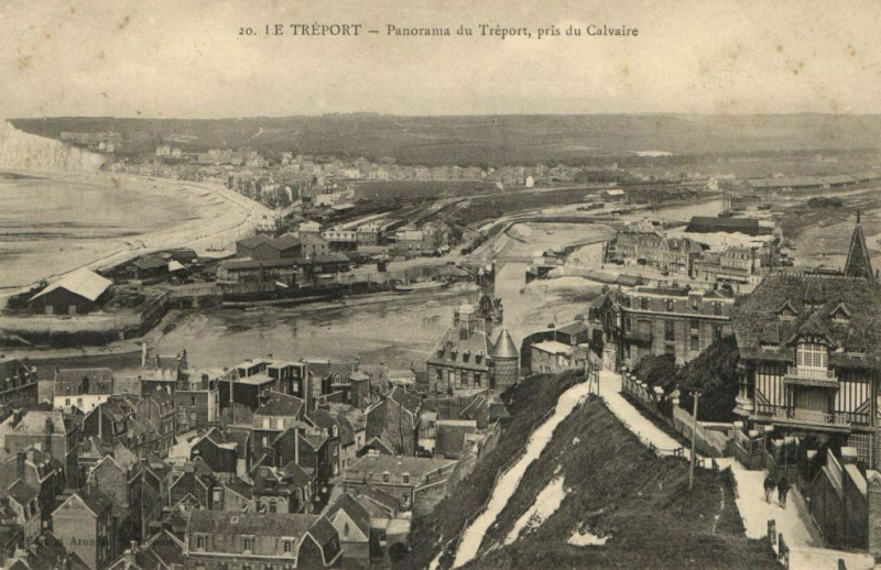 Carte postale ancienne Le Treport - Panorama du Treport pris du Calvaire au Tréport