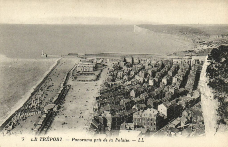 Carte postale ancienne Le Treport - Panorama pris de la Falaise au Tréport