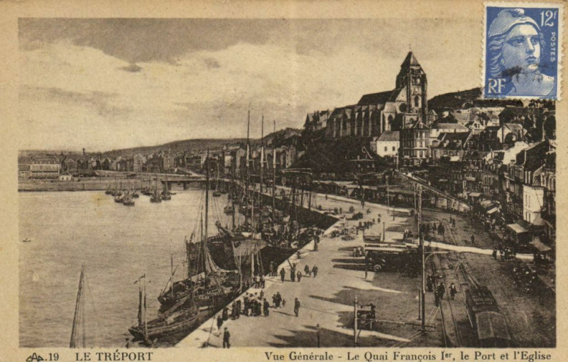 Carte postale ancienne Le Treport - Vue générale - Le Quai Francois I.er le port et au Tréport