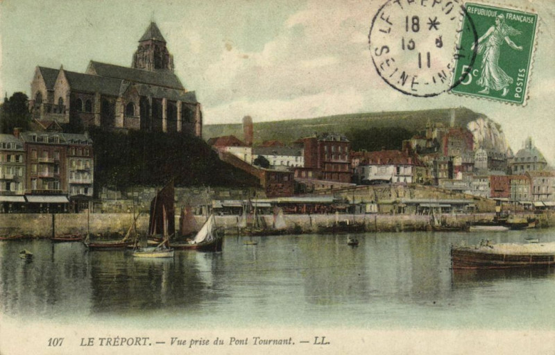 Carte postale ancienne Le Treport - Vue prise du Pont Tournant au Tréport