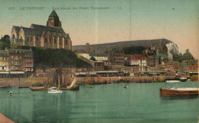 Carte postale ancienne Le Treport - Vue prise du Pont Tournant au Tréport