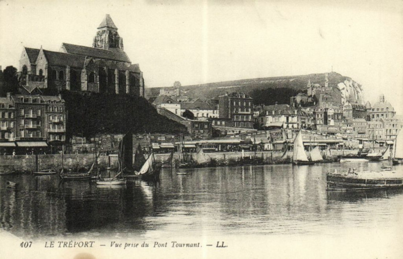 Carte postale ancienne Le Treport - Vue prise du Pont Tournant au Tréport
