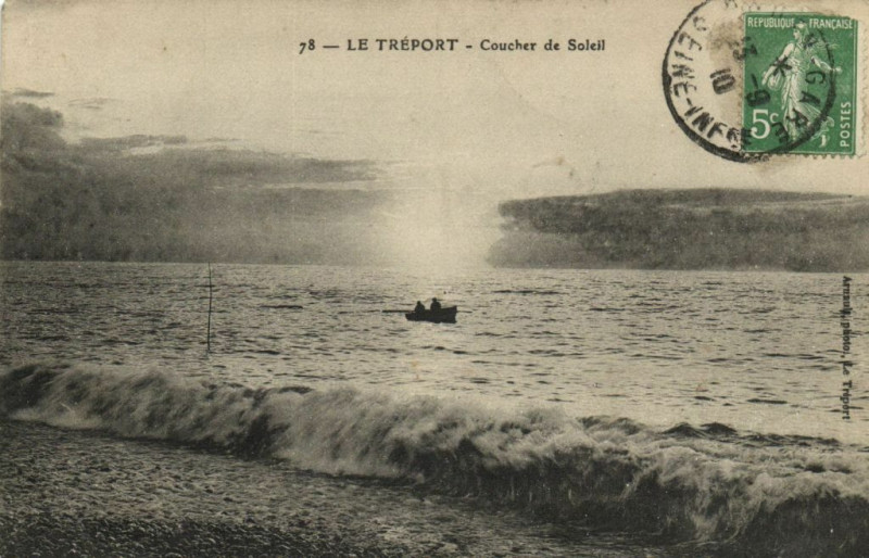 Carte postale ancienne Le Treport - Coucher de Soleil au Tréport