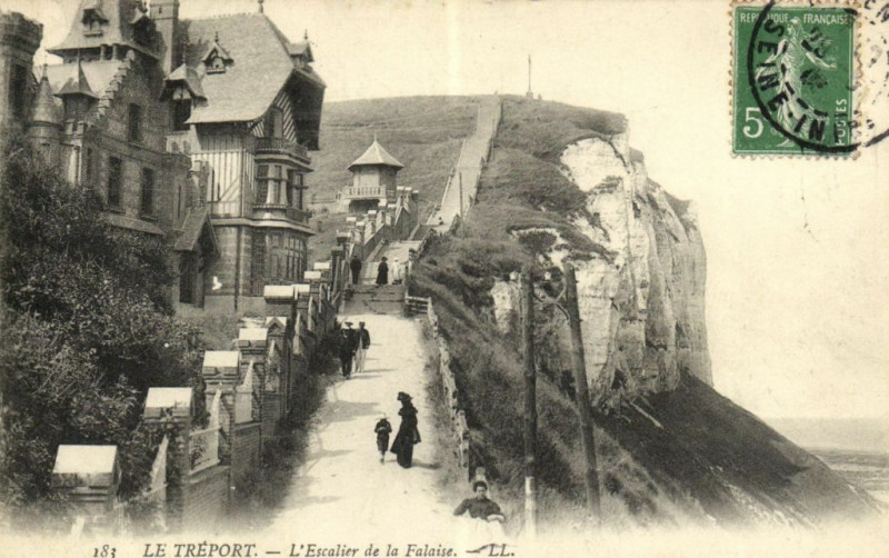 Carte postale ancienne Le Treport - L'Escalier de la Falaise au Tréport