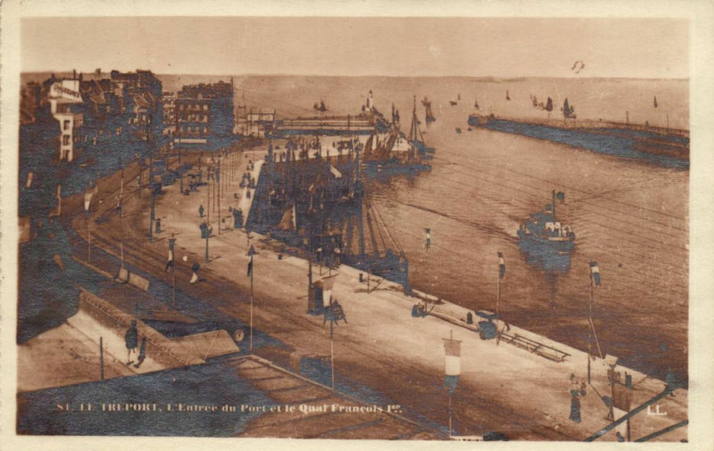 Carte postale ancienne Saint-Le Treport - L'Entrée du Port et le Quai Francois I.er au Tréport