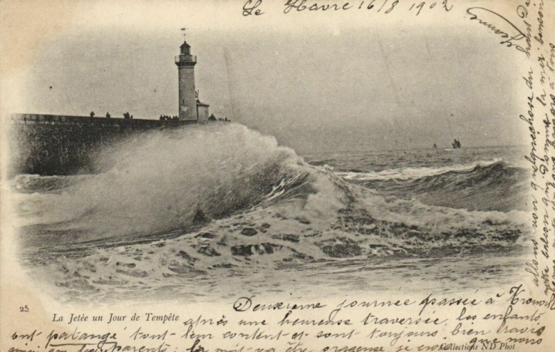 Carte postale ancienne La Jetée un Jour de Tempete