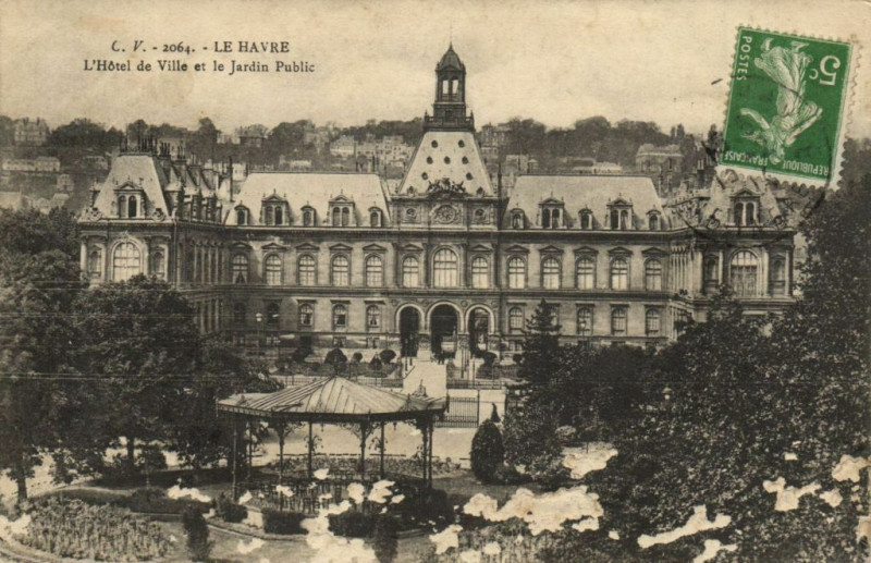 Carte postale ancienne Le Havre - L'Hotel de Ville et le Jardin Public au Havre