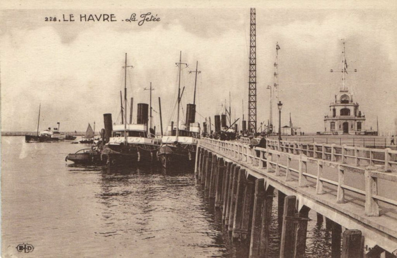 Carte postale ancienne Le Havre - La Jetée au Havre