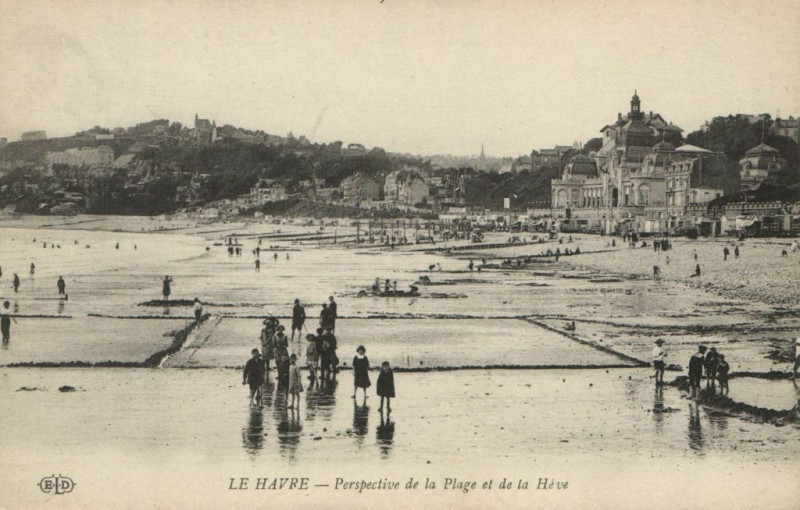 Carte postale ancienne Le Havre - Perspective de la Plage et de la Heve au Havre