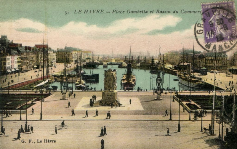 Carte postale ancienne Le Havre - Place Gambetta et Bassin de Commerce au Havre