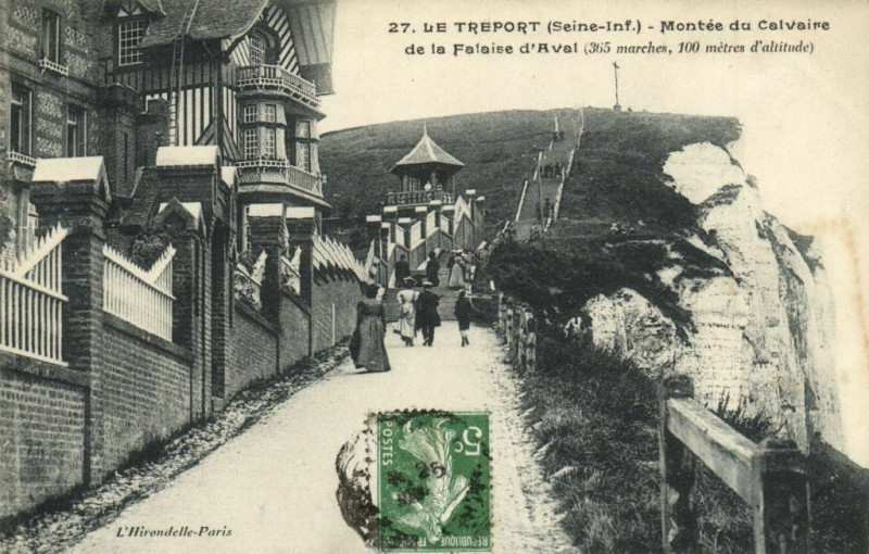 Carte postale ancienne Le Treport (Seine-Inf.) - Montée du Calvaire de la Falaise d'Aval