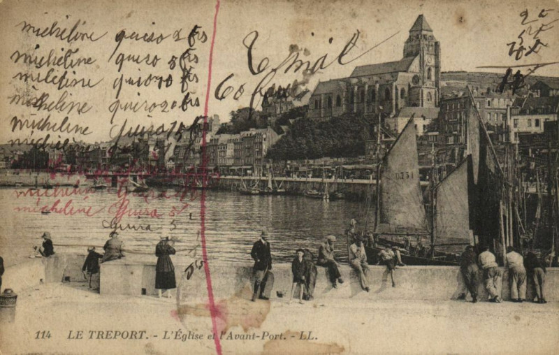 Carte postale ancienne Le Treport - L'Eglise et l'Avant-Port au Tréport