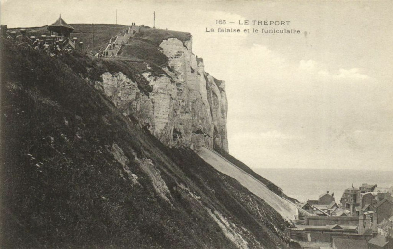 Carte postale ancienne Le Treport - Le falaise et le funiculaire au Tréport