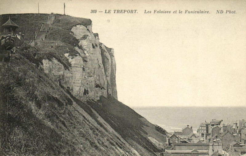 Carte postale ancienne Le Treport - Les Falaises et le Funiculaire au Tréport
