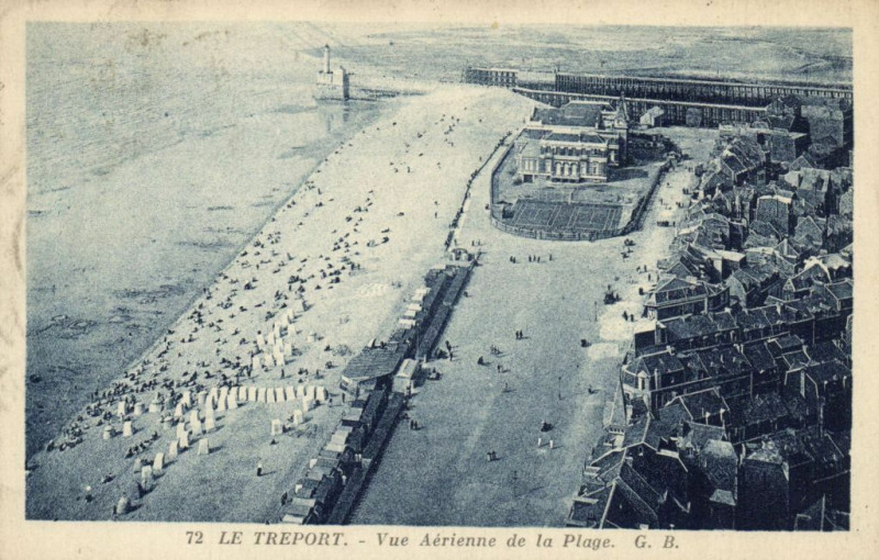 Carte postale ancienne Le Treport - Vue Aerienne de la Plage au Tréport