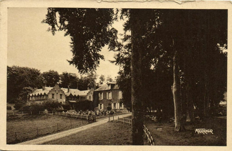 Carte postale ancienne Le Treport-eu-Mers a161 km de Paris au Tréport