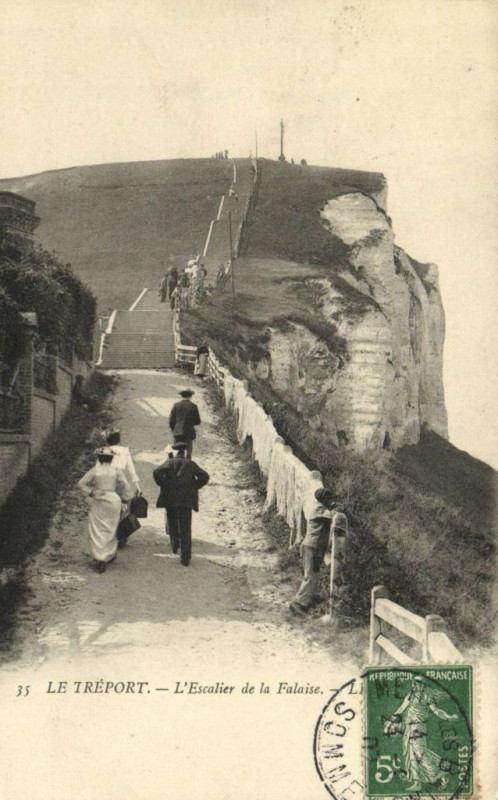 Carte postale ancienne Le Treport - L'Escalier de la Falaise au Tréport