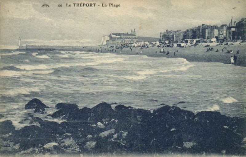 Carte postale ancienne Le Treport - La Plage au Tréport