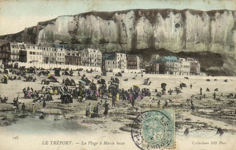 Carte postale ancienne Le Treport - La Plage a Marée basse au Tréport