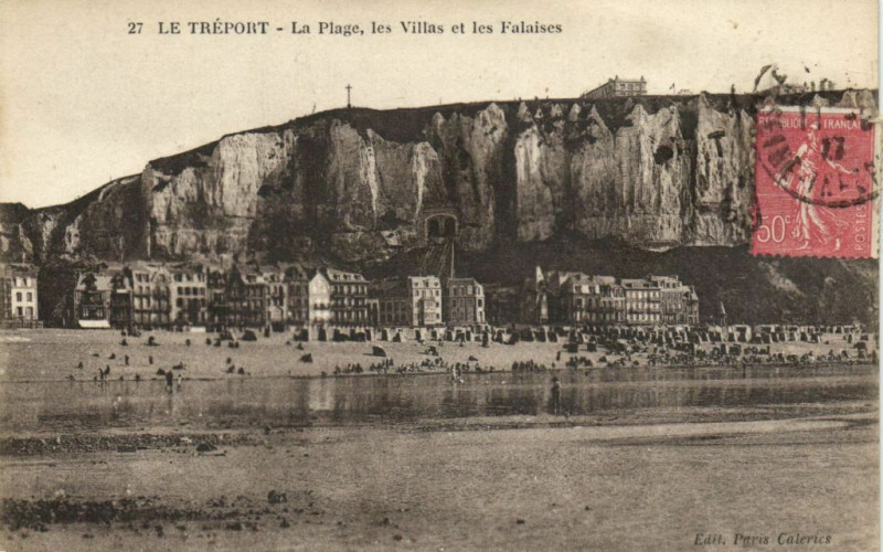 Carte postale ancienne Le Treport - La Plage les Villas et les Falaises au Tréport
