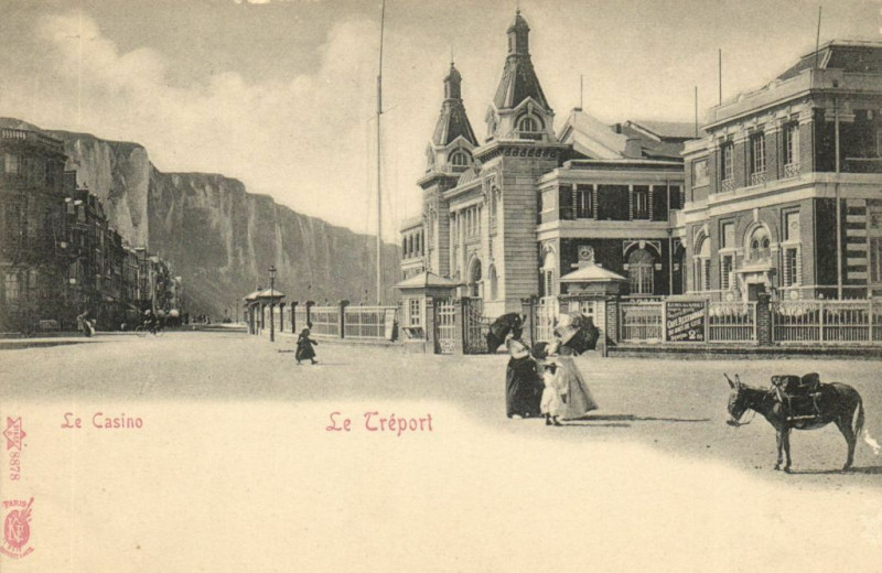 Carte postale ancienne Le Treport - Le Casino au Tréport