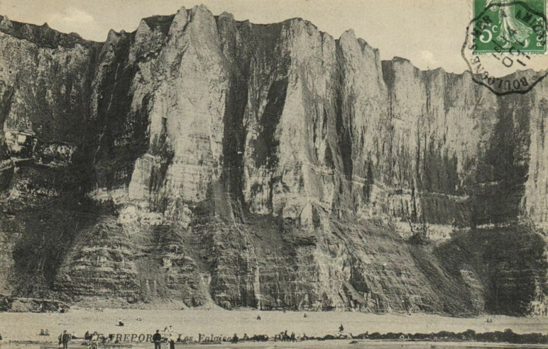 Carte postale ancienne Le Treport - Les Falaises au Tréport