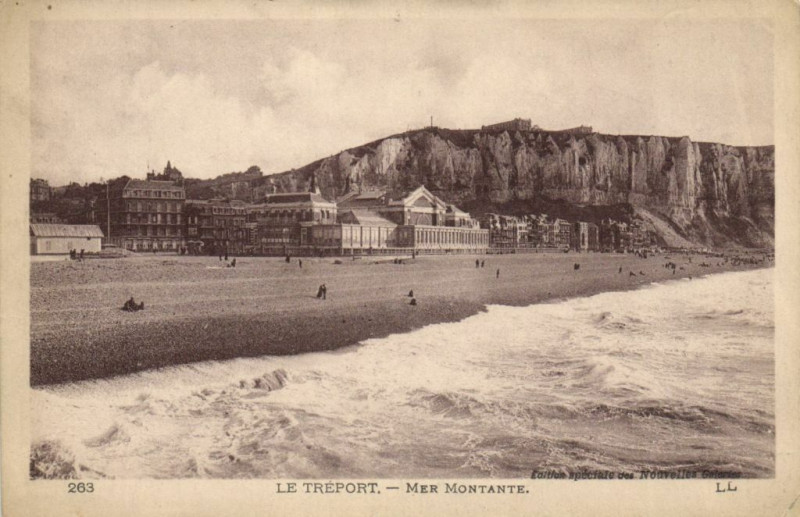 Carte postale ancienne Le Treport - Mer Montante au Tréport