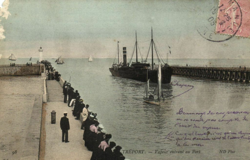 Carte postale ancienne Le Treport - Vapeur entrant au Port au Tréport