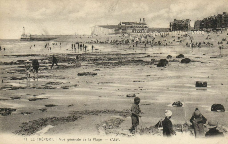 Carte postale ancienne Le Treport - Vue générale de la Plage - Cap au Tréport