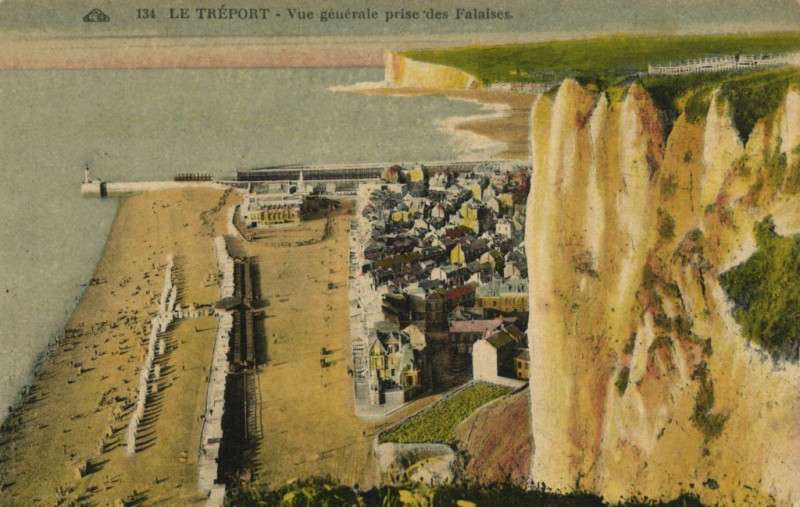 Carte postale ancienne Le Treport - Vue générale prise des Falaises au Tréport