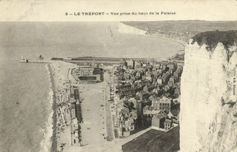 Carte postale ancienne Le Treport - Vue prise du haut de la Falaise au Tréport