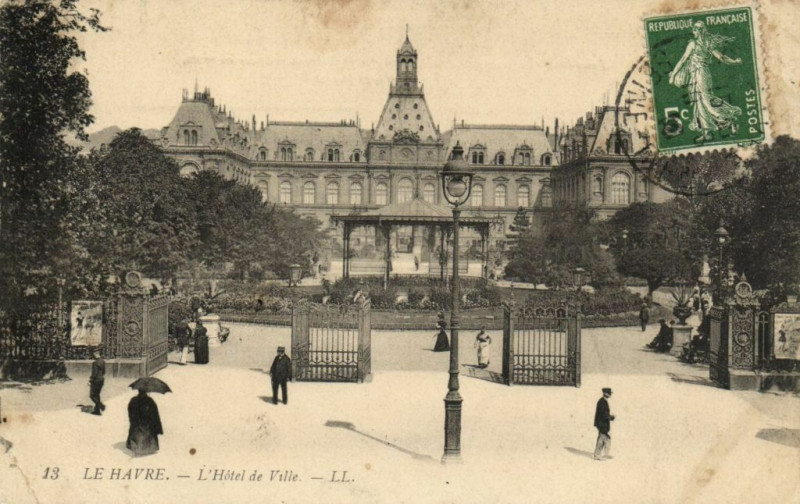 Carte postale ancienne Le Havre - L'Hotel de Ville au Havre