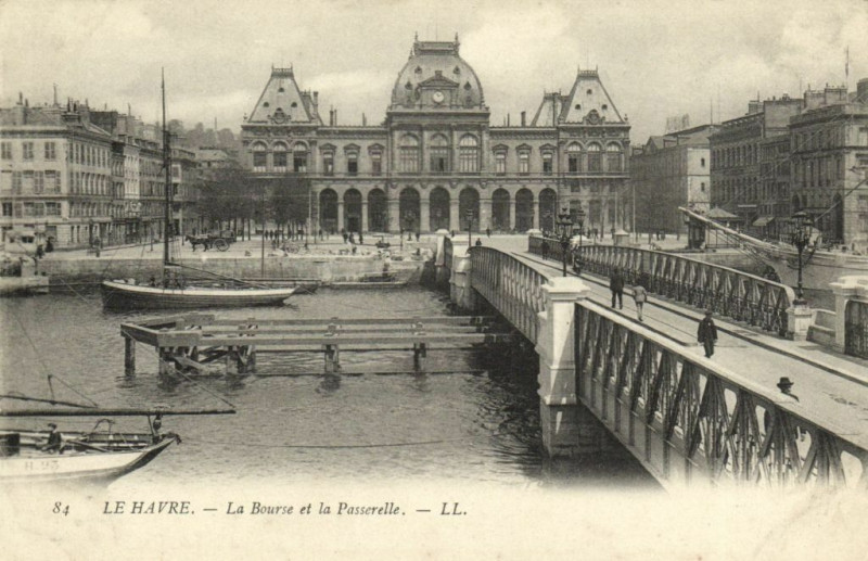 Carte postale ancienne Le Havre - La Bourse et la Passerelle au Havre