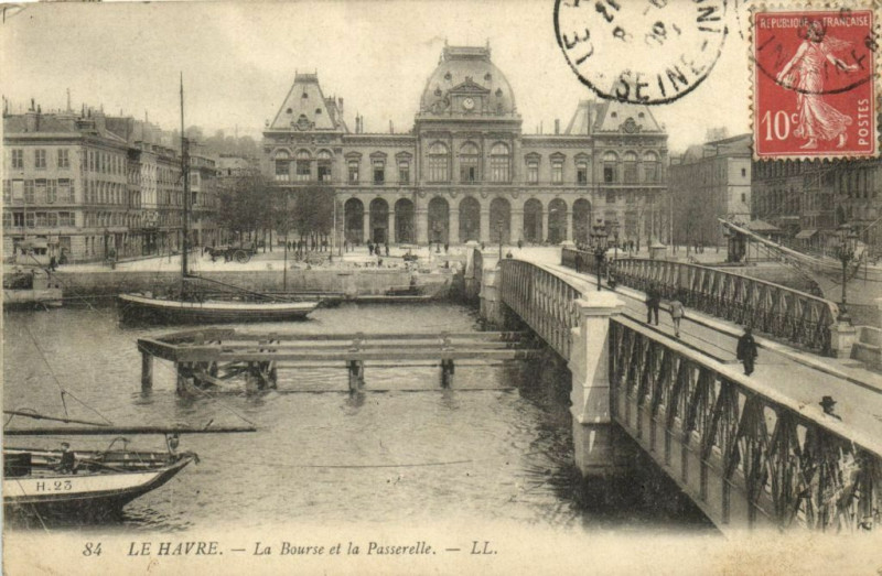 Carte postale ancienne Le Havre - La Bourse et la Passerelle au Havre