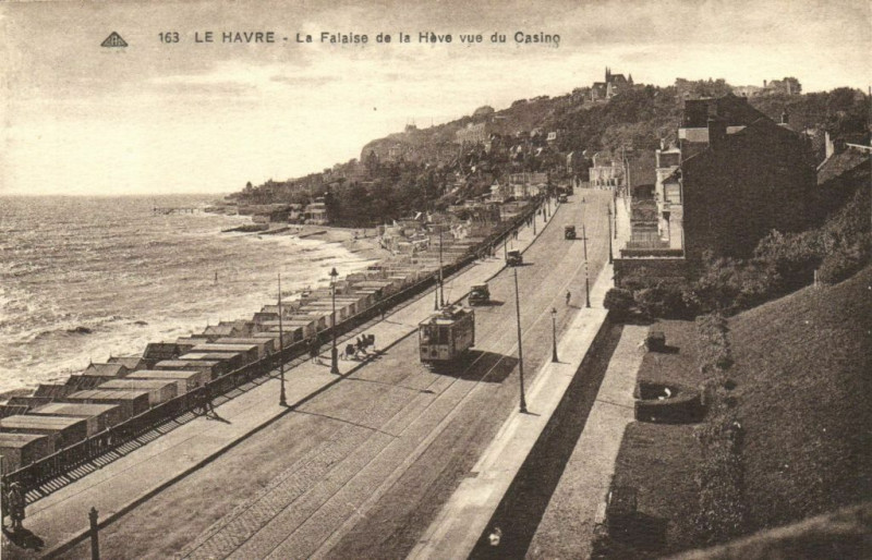 Carte postale ancienne Le Havre - La Falaise de la Heve vue du Casino au Havre