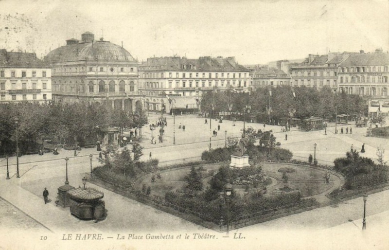 Carte postale ancienne Le Havre - La Place Gambetta et le Theatre au Havre