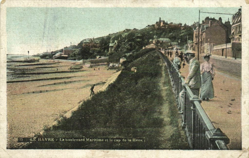 Carte postale ancienne Le Havre - Le boulevard Maritime et le cap de la Heve au Havre