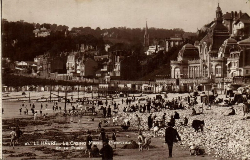 Carte postale ancienne Le Havre - Le Casino Marie Christine et la Plage au Havre