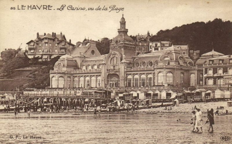 Carte postale ancienne Le Havre - Le Casino vu de la Plage au Havre