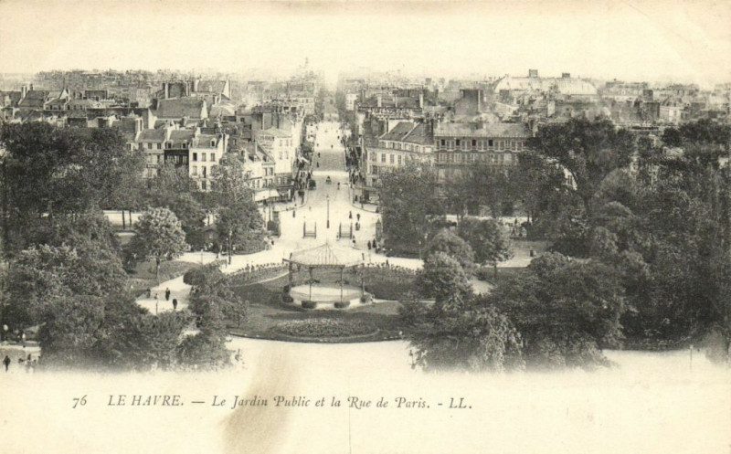 Carte postale ancienne Le Havre - Le Jardin Public et la Rue de Paris au Havre