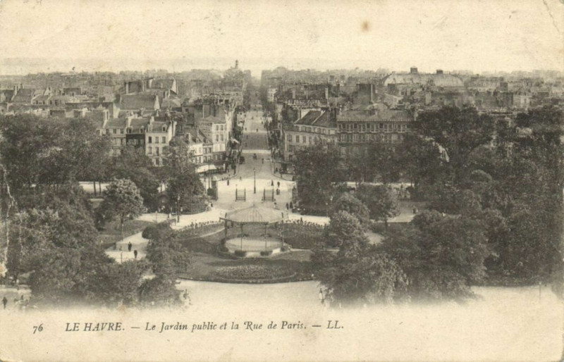 Carte postale ancienne Le Havre - Le Jardin public et la Rue de Paris au Havre