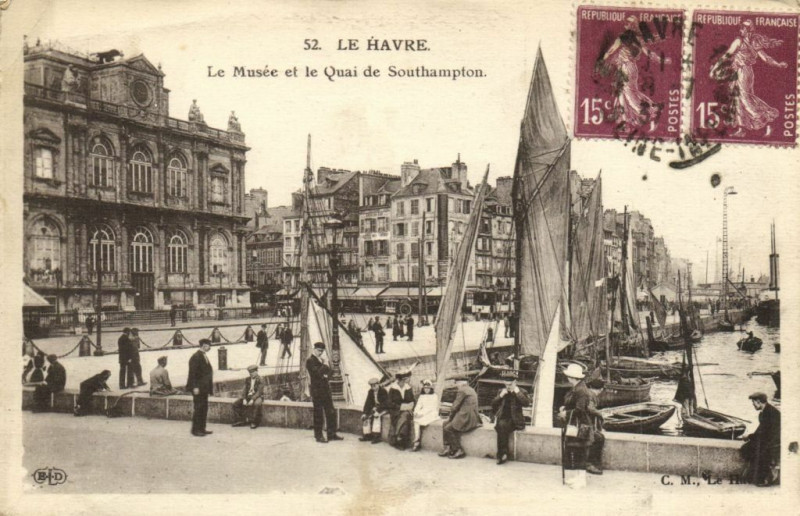 Carte postale ancienne Le Havre - Le Musée et le Quai de Southampton au Havre