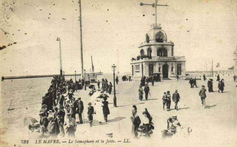 Carte postale ancienne Le Havre - Le Semaphore et la Jetée au Havre