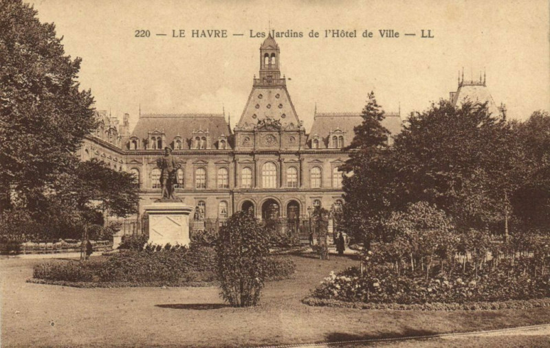 Carte postale ancienne Le Havre - Les Jardins de l'Hotel de Ville au Havre