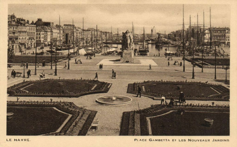 Carte postale ancienne Le Havre - Place Gambetta et les Nouveaux Jardins au Havre
