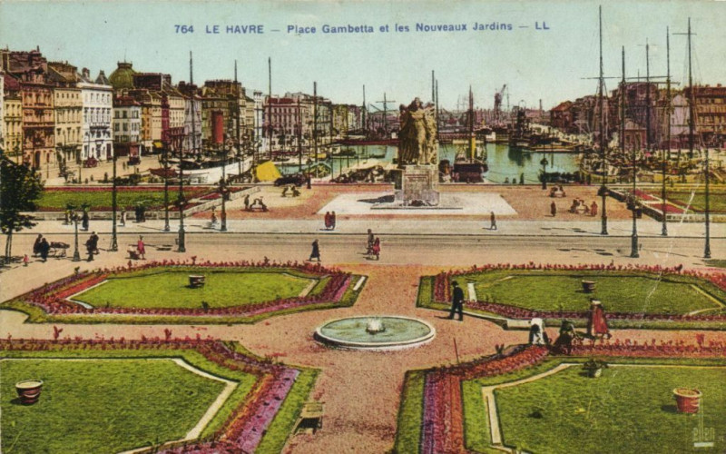 Carte postale ancienne Le Havre - Place Gambetta et les Nouveaux Jardins au Havre
