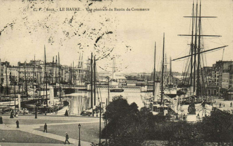 Carte postale ancienne Le Havre - Vue générale du Bassin du Commerce au Havre