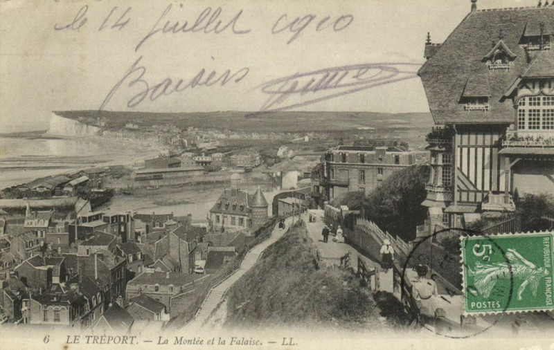 Carte postale ancienne Le Treport - La Montée et la Falaise au Tréport